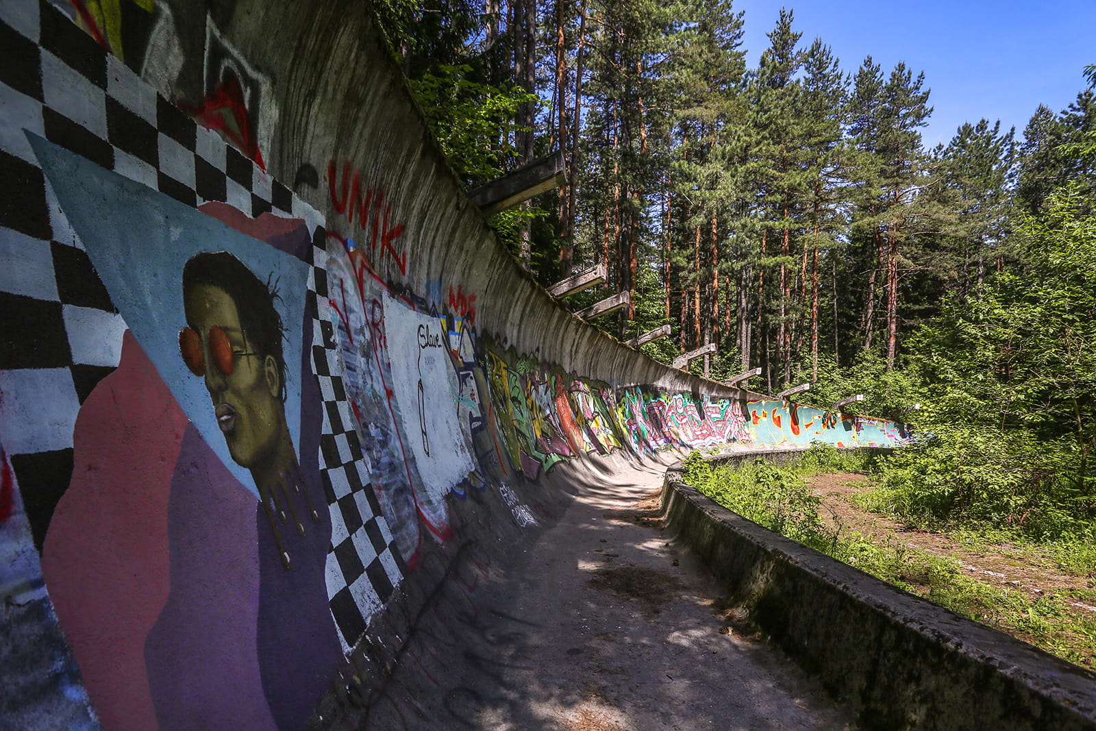 1084-bobsled-track-06-1782653335.jpg