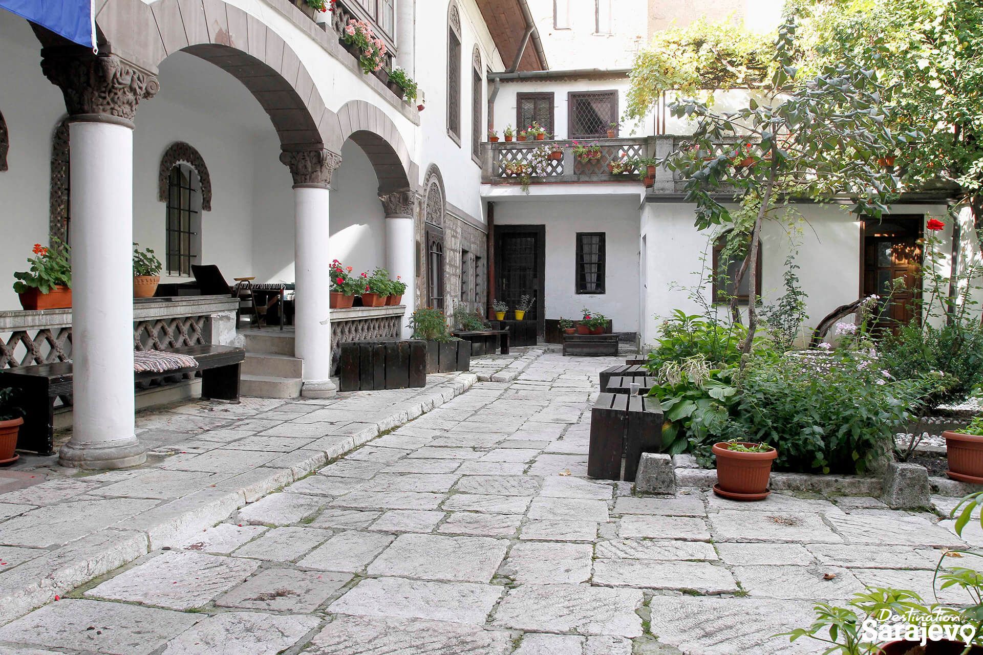 130-muzej-knjizevnosti-i-pozorisne-umjetnosti-i-galerija-mak-by-dzenat-drekov-71-1585741401.jpg