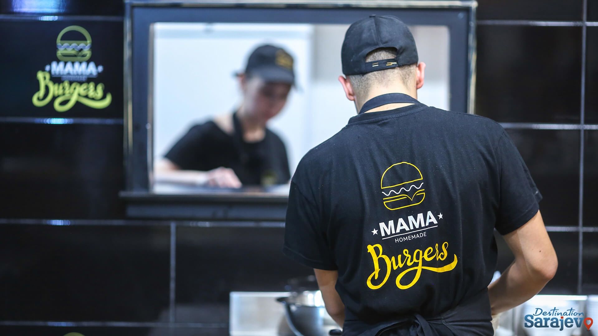 1338-mama-burgers2-1574425894.jpg