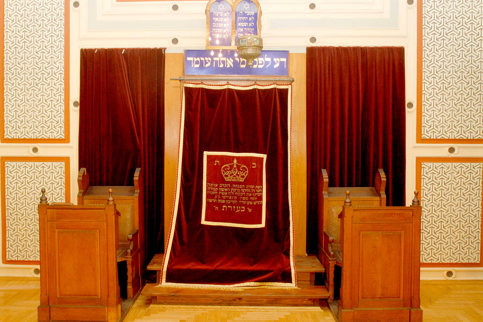137-ashkenazi-synagogue-07-1782641102.jpg