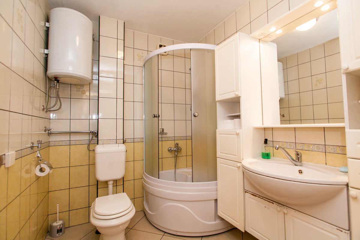 345-27-the-doctors-house-hostel-sarajevo-bathrooms-2-web-1407351989.jpg