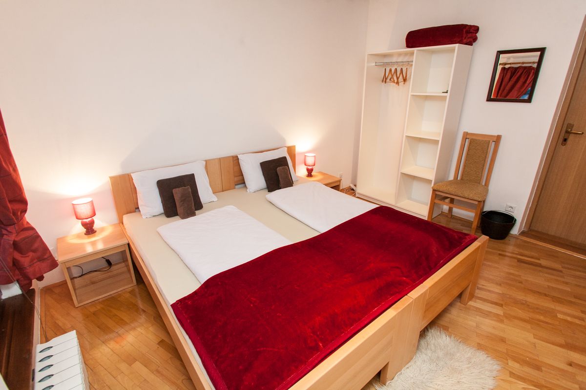 345-31-the-doctors-house-hostel-sarajevo-private-double-1-web-1407351990.jpg