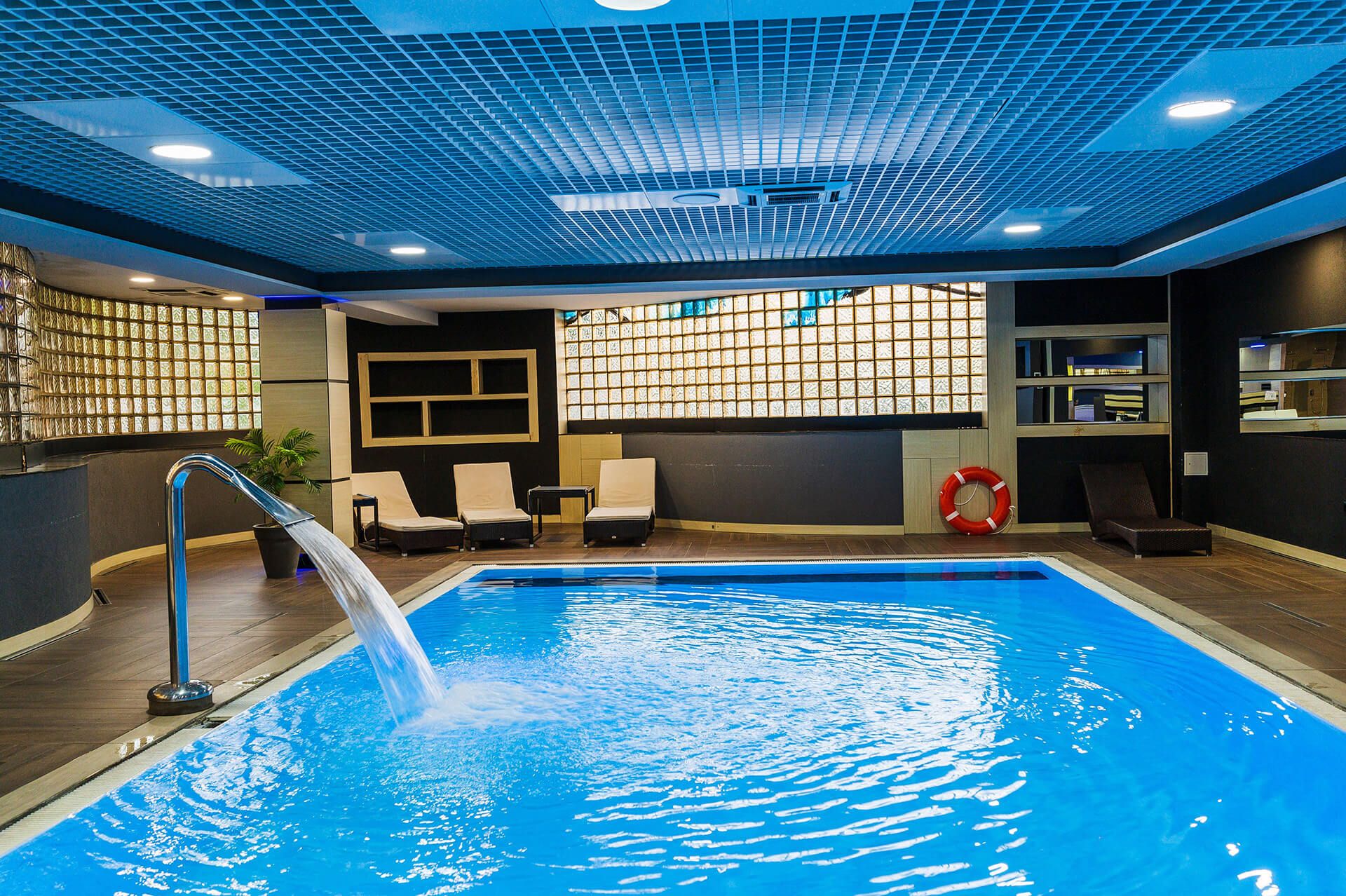 961-hotel-holiday-03-1579707919.jpg