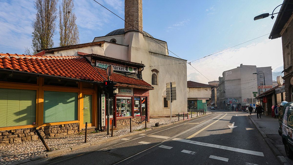 telali-1498834155.jpg