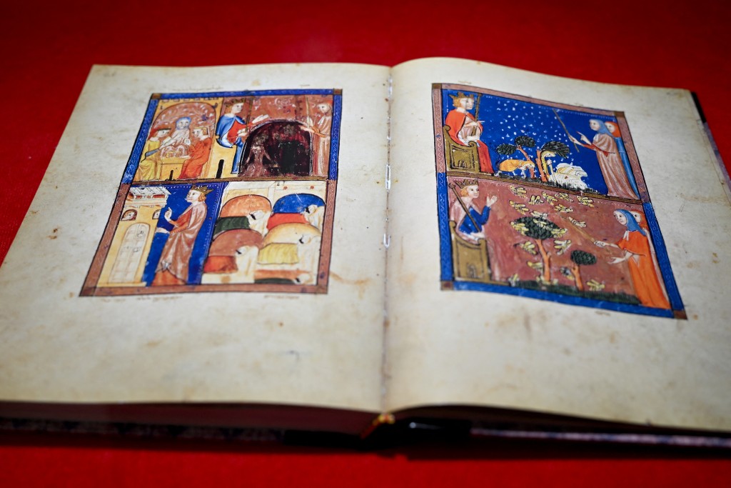 Become acquainted with the Sarajevo Haggadah