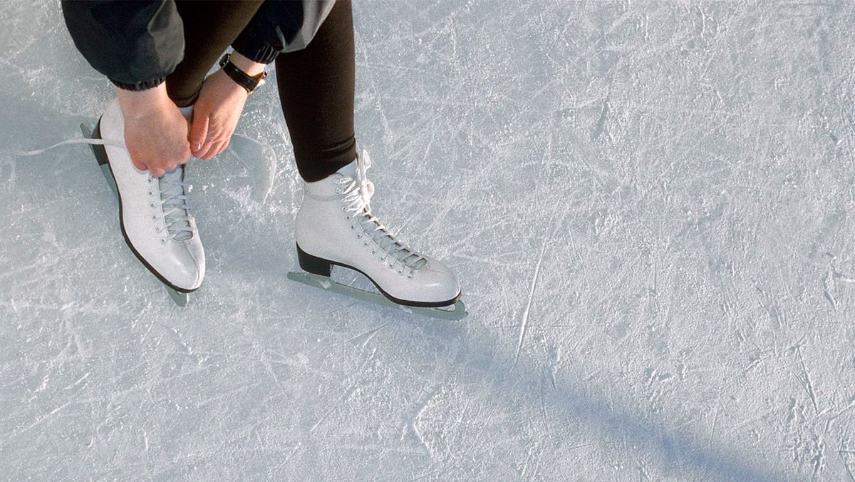 recreational-skating-in-front-of-zetra-1540564921.jpg