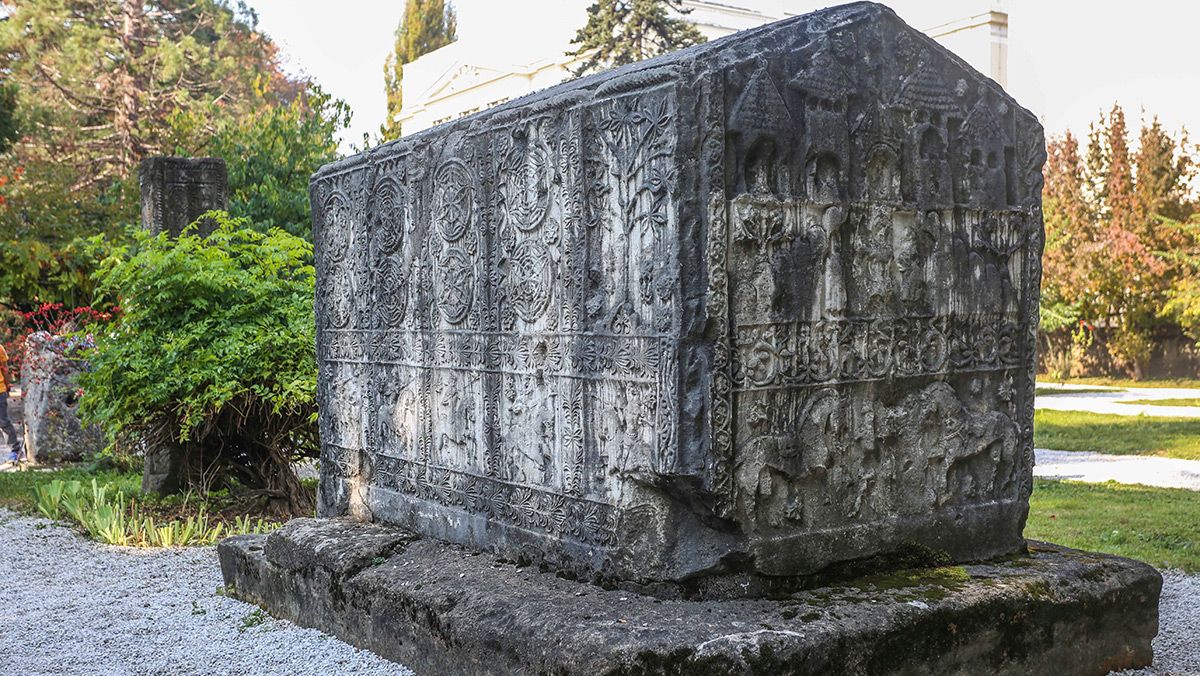 Stećci - misteriozni Kameni spavači