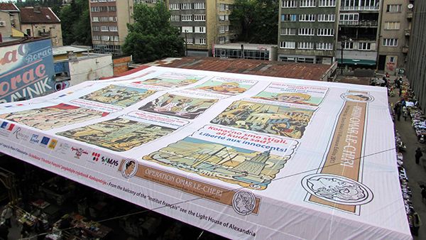 Na krov pijace Markale postavljena najveća stranica stripa
