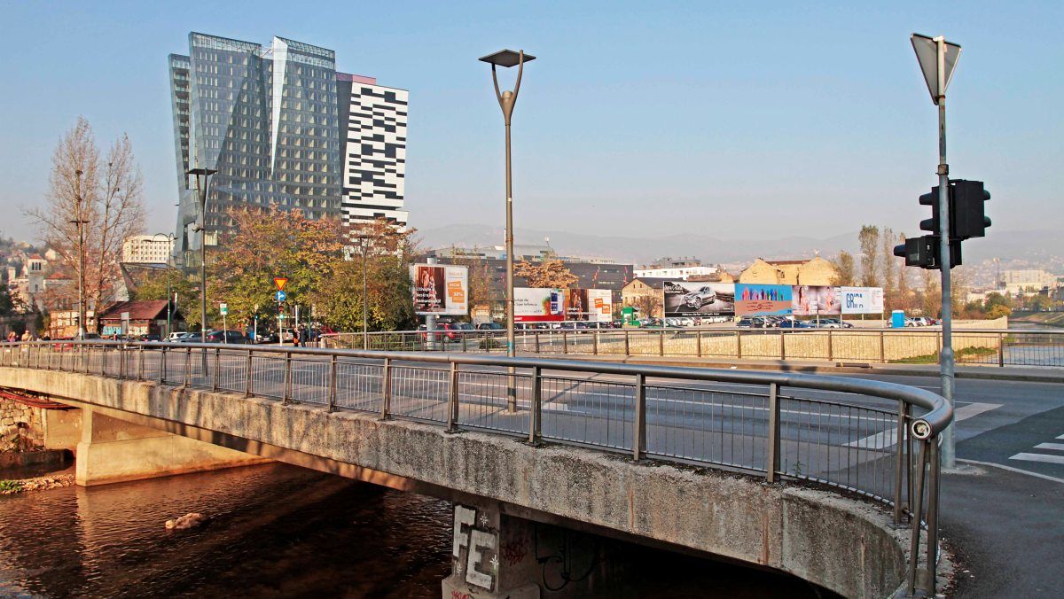 the-sarajevo-bridge-of-love-1455308464.jpg